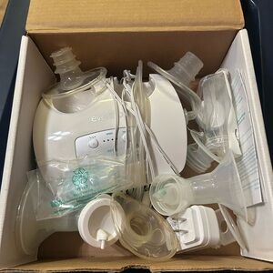 Evenflo White Breast Pump